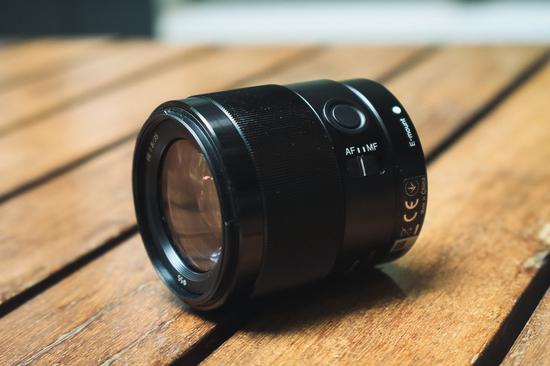 轻便小巧的挂机标头 索尼fe 35mm f1.8镜头评测